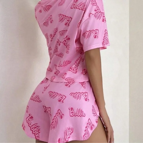 Barbie two piece outfit set in pink
Size medium - Picture 4 of 4